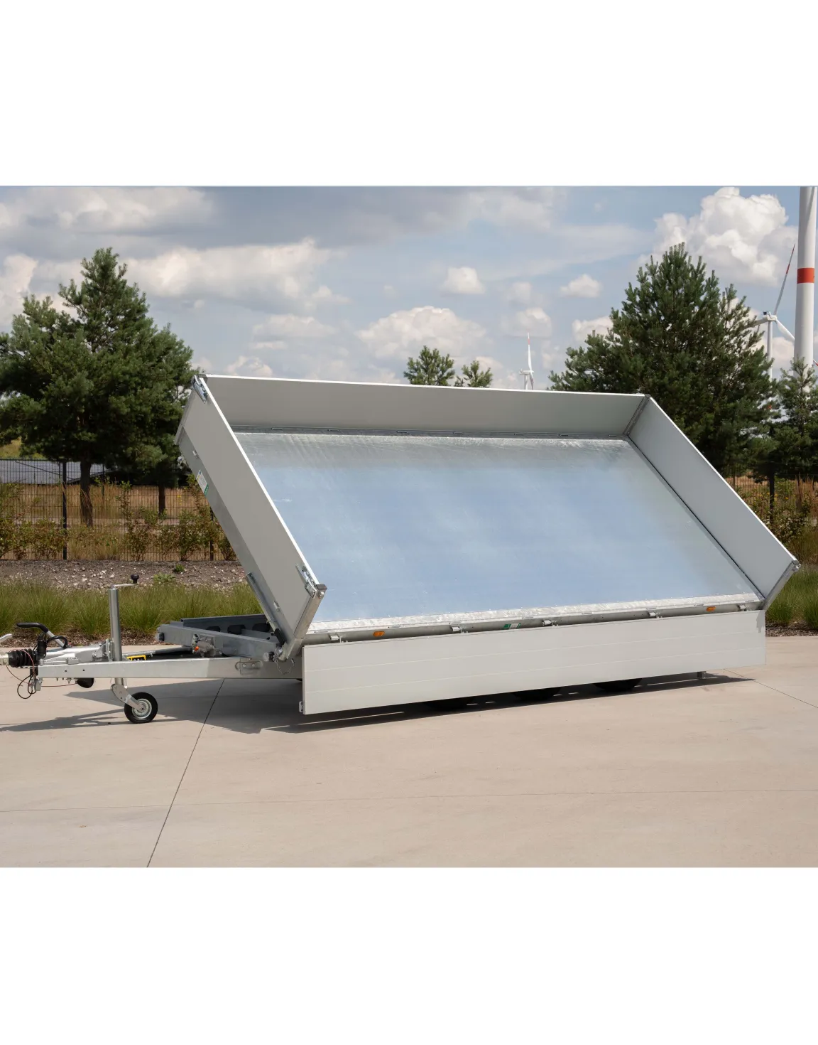 Driezijdig geremde drieas kipper